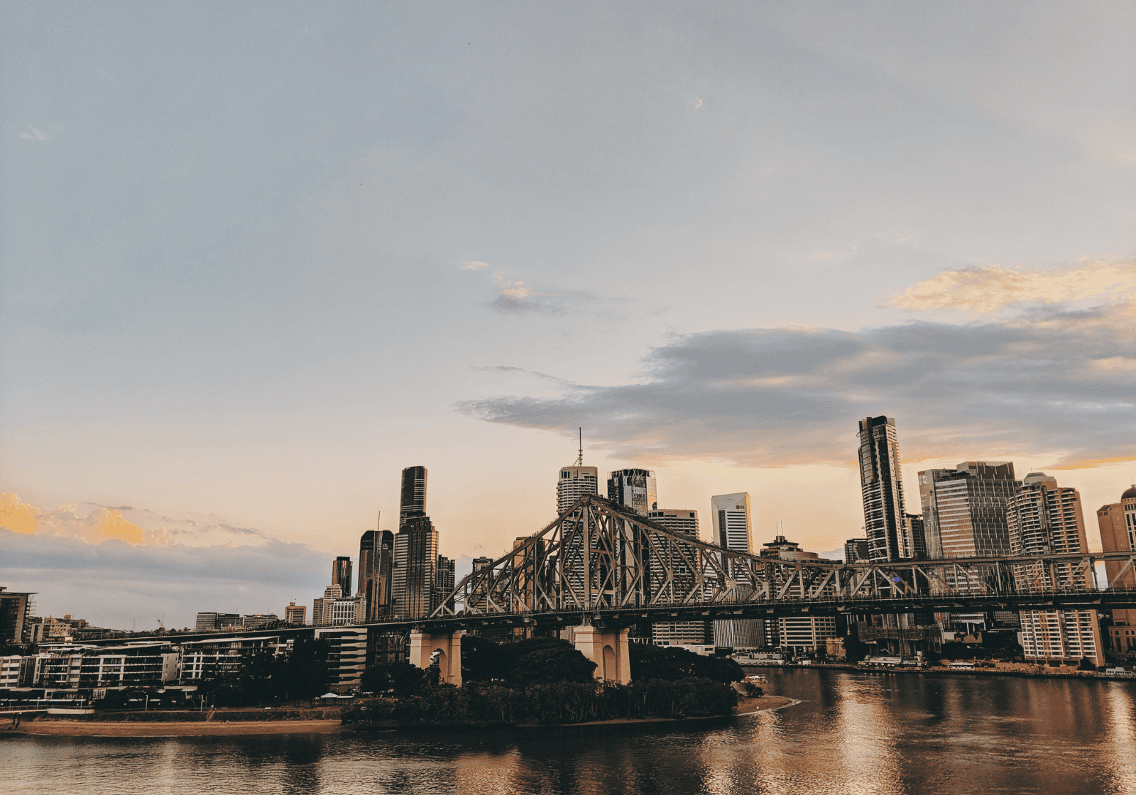 Photo of story bridge and brisbane river